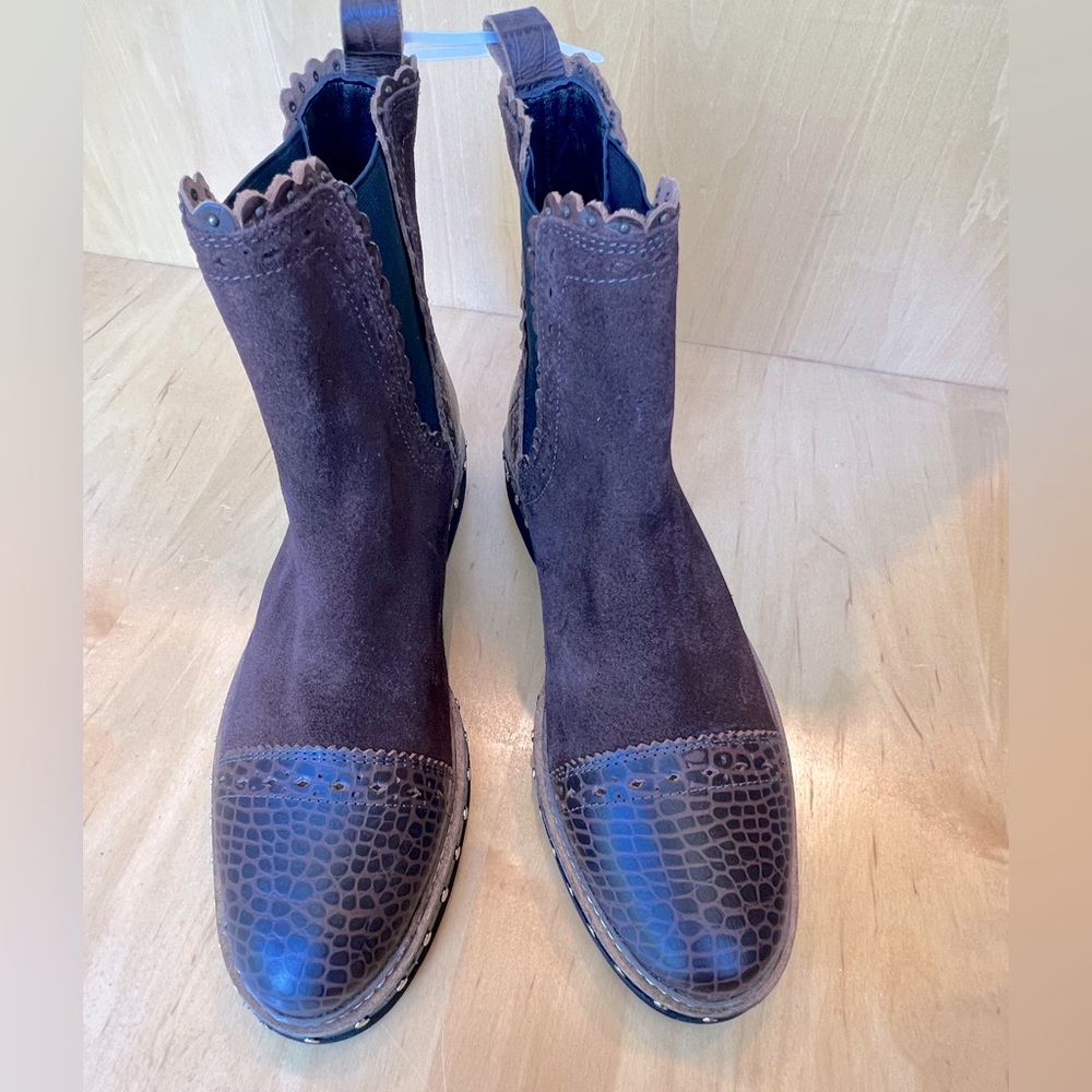Free People Atlas Chelsea boots size 9 NWOT